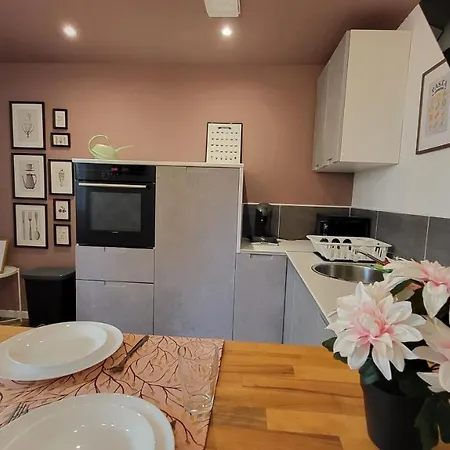 Escapade A Dans Beau T2 Avec Terrasse - Proche Gare Et Centre Appartement *